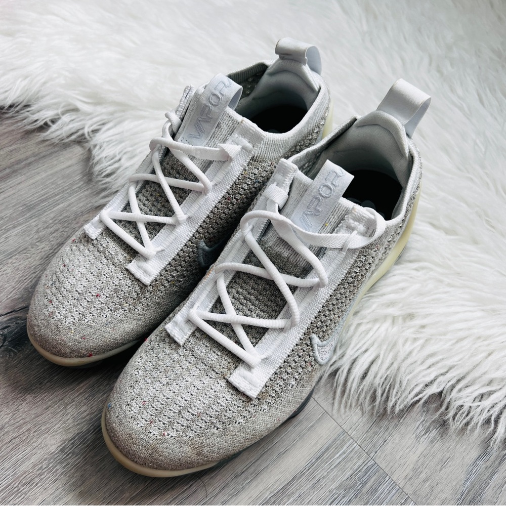 NWT Air Vapormax 2021 Women’s Shoes - Picture 3 of 9